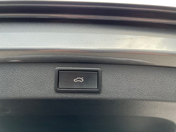 Abbildung Fahrzeugdetailansicht Skoda Karoq - Nr. 37
