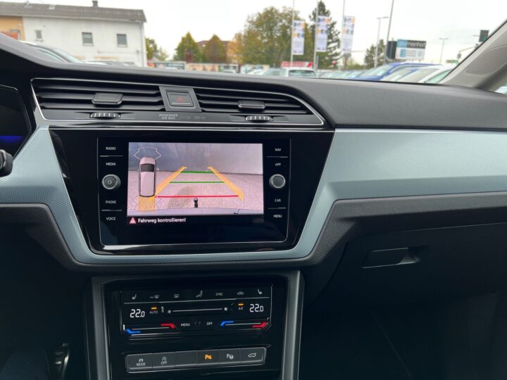 Abbildung Fahrzeugdetailansicht Volkswagen Touran - Nr. 28
