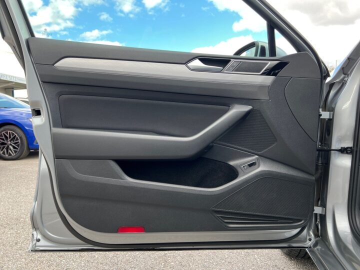 Abbildung Fahrzeugdetailansicht Volkswagen Passat Variant - Nr. 30