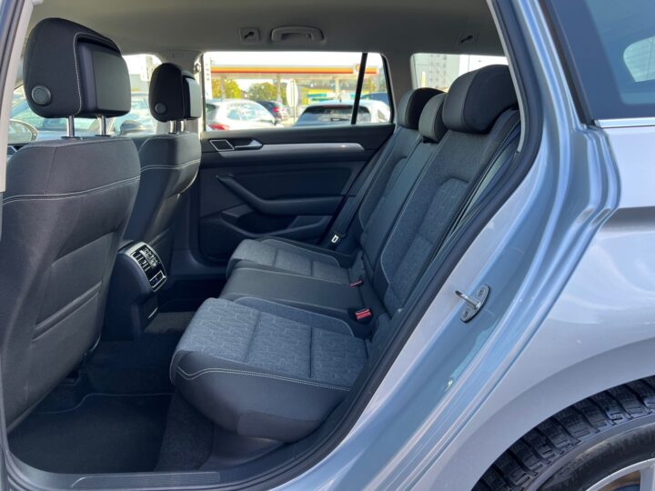 Abbildung Fahrzeugdetailansicht Volkswagen Passat Variant - Nr. 13