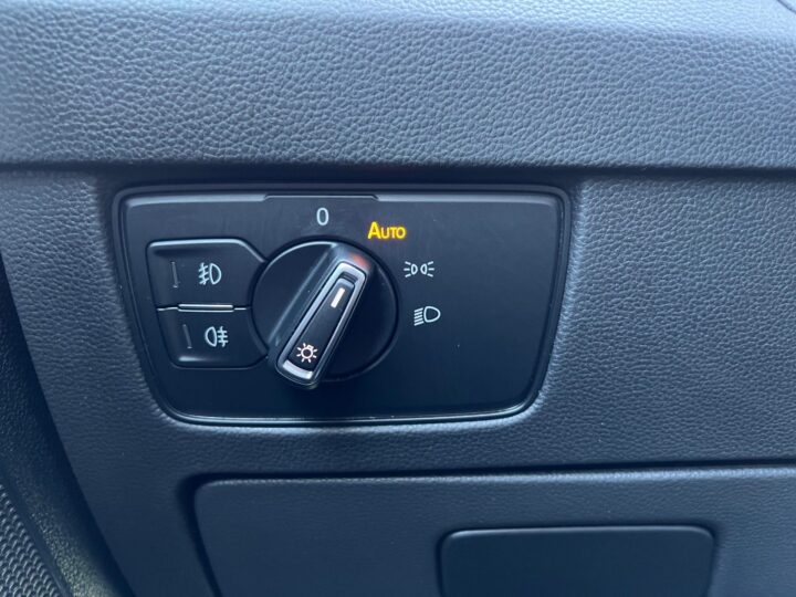 Abbildung Fahrzeugdetailansicht Volkswagen Passat Variant - Nr. 43