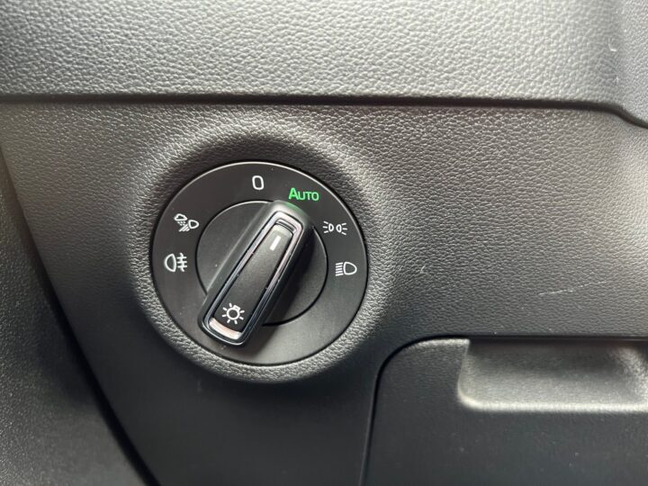 Abbildung Fahrzeugdetailansicht Skoda Karoq - Nr. 45