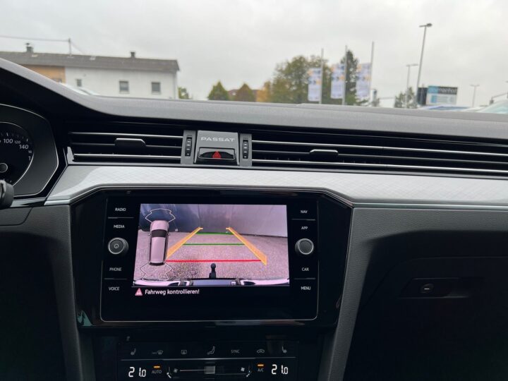 Abbildung Fahrzeugdetailansicht Volkswagen Passat Variant - Nr. 27