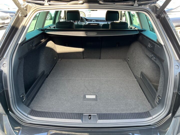 Abbildung Fahrzeugdetailansicht Volkswagen Passat Variant - Nr. 14