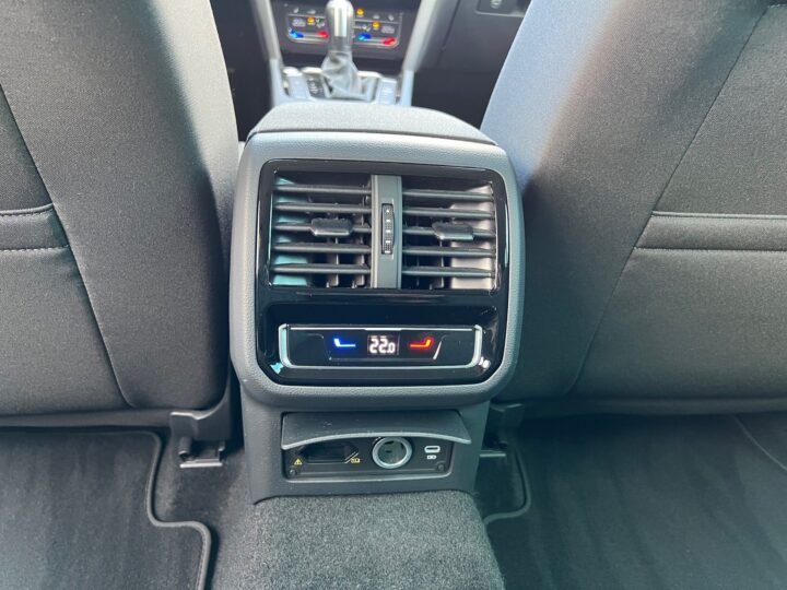 Abbildung Fahrzeugdetailansicht Volkswagen Passat Variant - Nr. 32