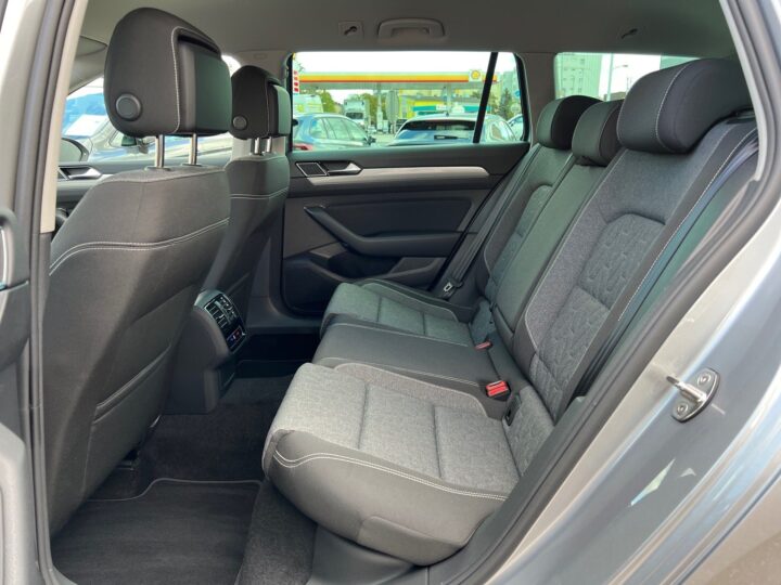 Abbildung Fahrzeugdetailansicht Volkswagen Passat Variant - Nr. 13