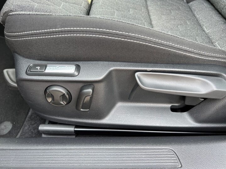 Abbildung Fahrzeugdetailansicht Volkswagen Passat Variant - Nr. 32