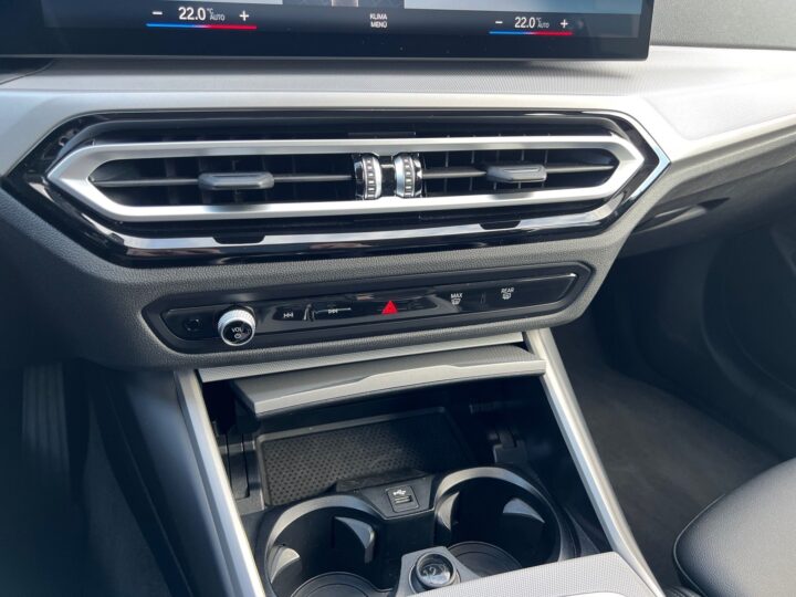 Abbildung Fahrzeugdetailansicht BMW 318 - Nr. 28