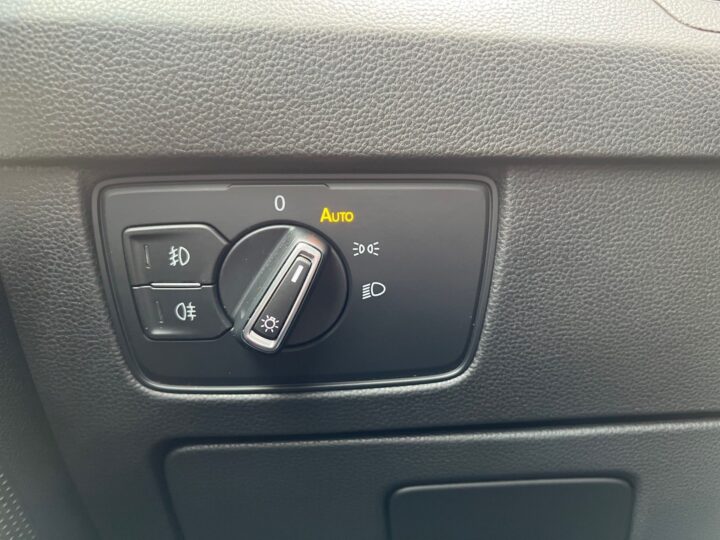 Abbildung Fahrzeugdetailansicht Volkswagen Passat Variant - Nr. 44