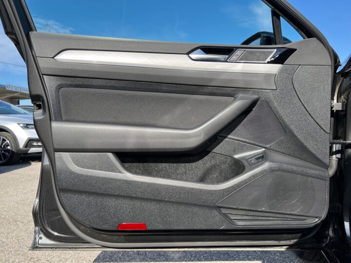 Abbildung Fahrzeugdetailansicht Volkswagen Passat Variant - Nr. 30