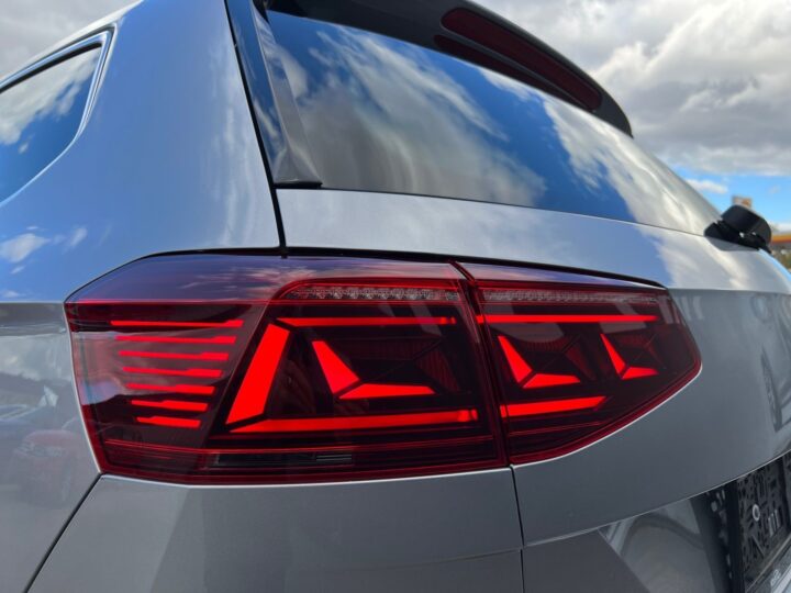 Abbildung Fahrzeugdetailansicht Volkswagen Passat Variant - Nr. 38