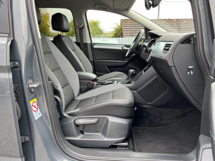 Abbildung Fahrzeugdetailansicht Volkswagen Touran - Nr. 34