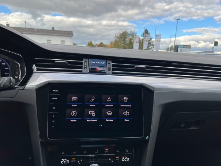 Abbildung Fahrzeugdetailansicht Volkswagen Passat Variant - Nr. 18