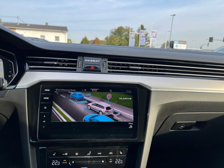 Abbildung Fahrzeugdetailansicht Volkswagen Passat Variant - Nr. 23