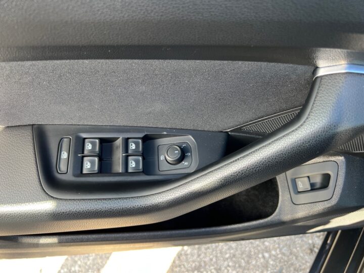 Abbildung Fahrzeugdetailansicht Volkswagen Passat Variant - Nr. 31