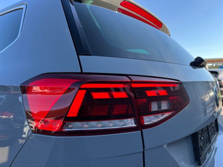 Abbildung Fahrzeugdetailansicht Volkswagen Passat Variant - Nr. 38