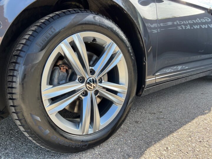 Abbildung Fahrzeugdetailansicht Volkswagen Passat Variant - Nr. 37