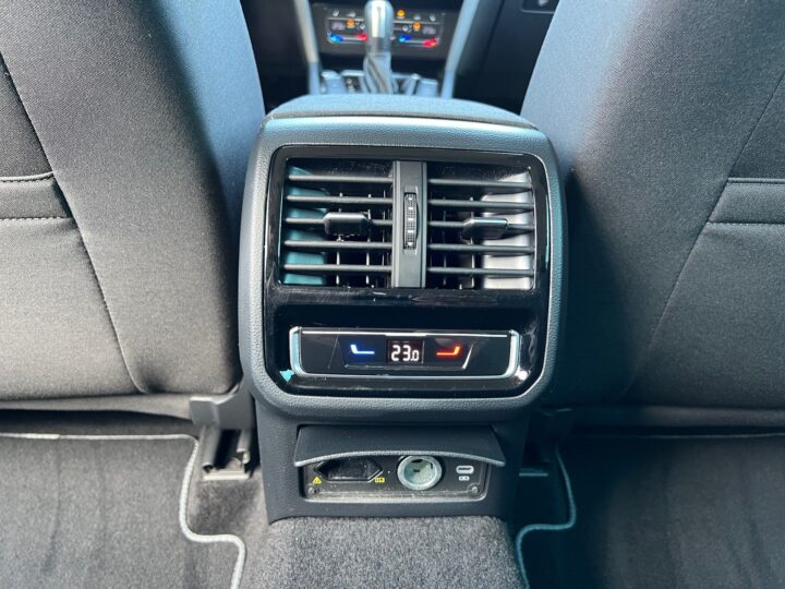 Abbildung Fahrzeugdetailansicht Volkswagen Passat Variant - Nr. 33