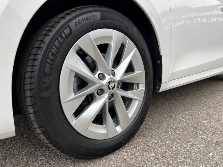Abbildung Fahrzeugdetailansicht Skoda Octavia - Nr. 37