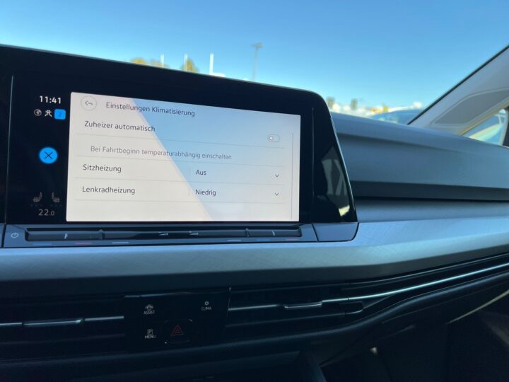 Abbildung Fahrzeugdetailansicht Volkswagen Golf Variant - Nr. 23