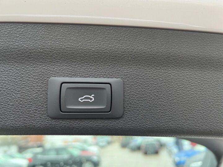 Abbildung Fahrzeugdetailansicht Audi A6 - Nr. 40
