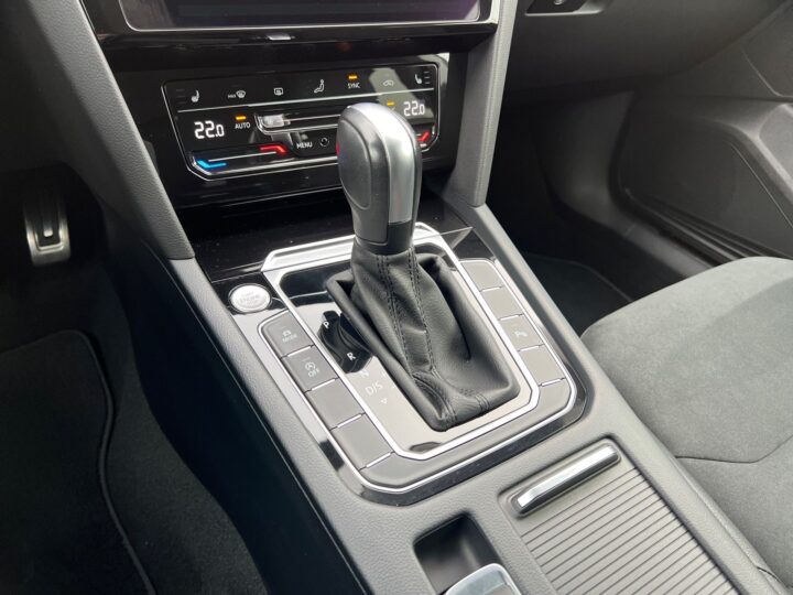 Abbildung Fahrzeugdetailansicht Volkswagen Arteon - Nr. 29