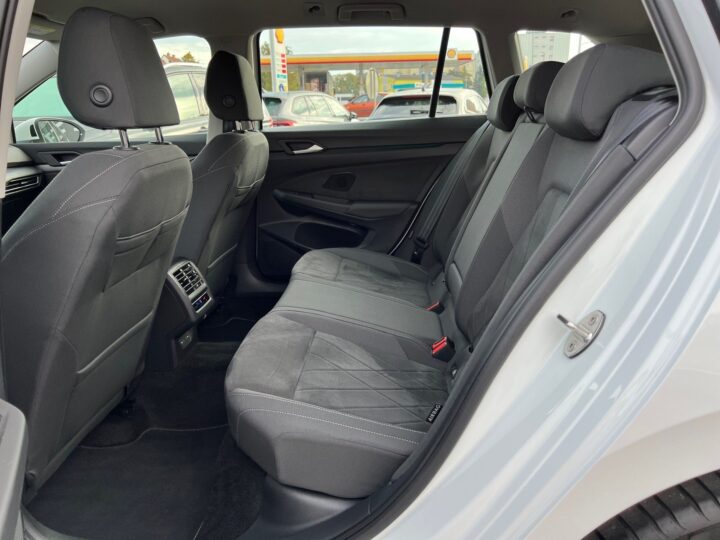 Abbildung Fahrzeugdetailansicht Volkswagen Golf Variant - Nr. 13