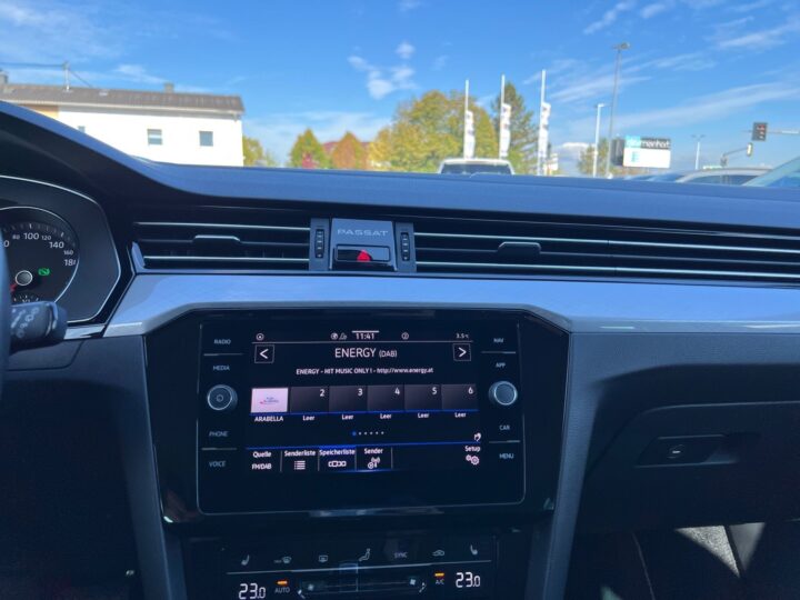 Abbildung Fahrzeugdetailansicht Volkswagen Passat Variant - Nr. 19
