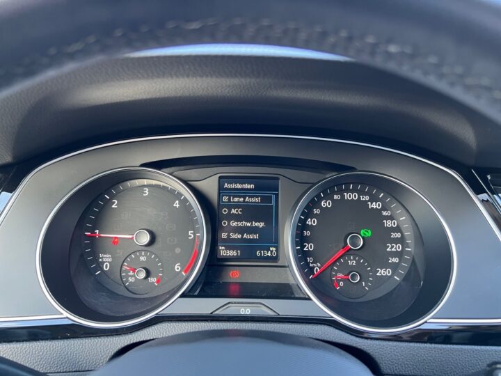 Abbildung Fahrzeugdetailansicht Volkswagen Passat Variant - Nr. 17