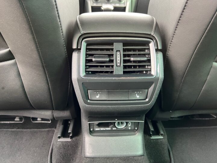 Abbildung Fahrzeugdetailansicht Skoda Karoq - Nr. 32