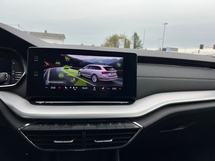 Abbildung Fahrzeugdetailansicht Skoda Octavia - Nr. 23