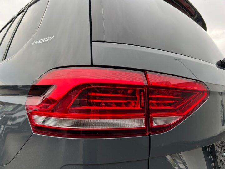 Abbildung Fahrzeugdetailansicht Volkswagen Touran - Nr. 39