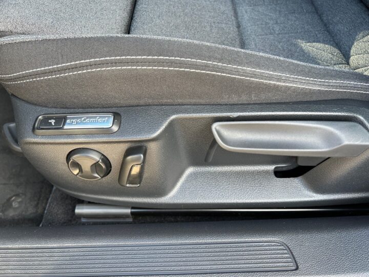 Abbildung Fahrzeugdetailansicht Volkswagen Passat Variant - Nr. 32