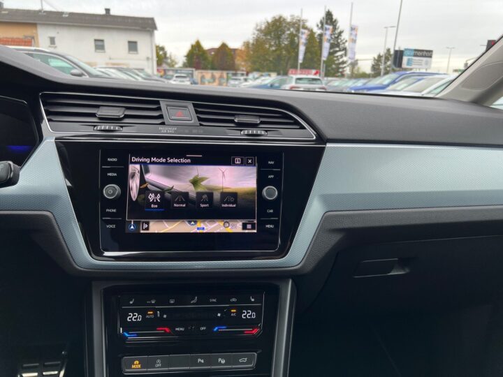 Abbildung Fahrzeugdetailansicht Volkswagen Touran - Nr. 26