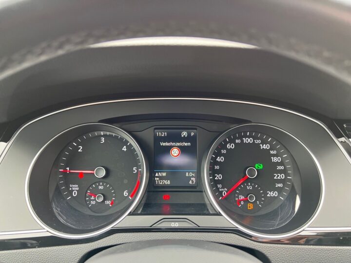 Abbildung Fahrzeugdetailansicht Volkswagen Passat Variant - Nr. 16