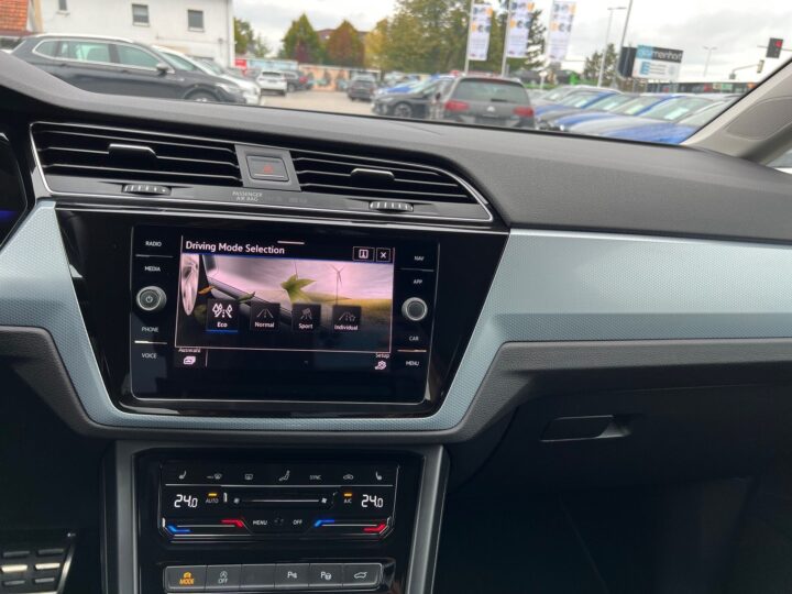 Abbildung Fahrzeugdetailansicht Volkswagen Touran - Nr. 27