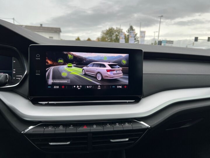 Abbildung Fahrzeugdetailansicht Skoda Octavia - Nr. 22