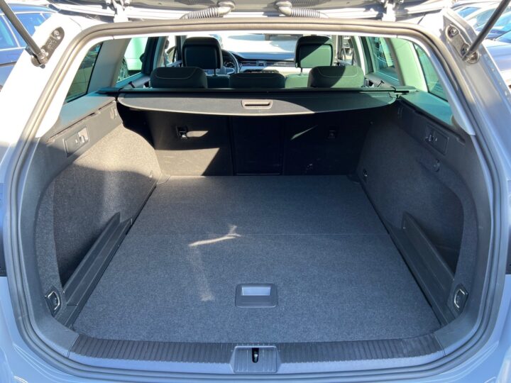 Abbildung Fahrzeugdetailansicht Volkswagen Passat Variant - Nr. 14