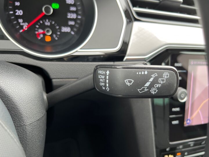 Abbildung Fahrzeugdetailansicht Volkswagen Passat Variant - Nr. 42