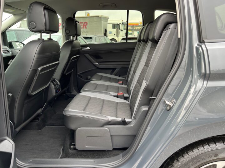 Abbildung Fahrzeugdetailansicht Volkswagen Touran - Nr. 13