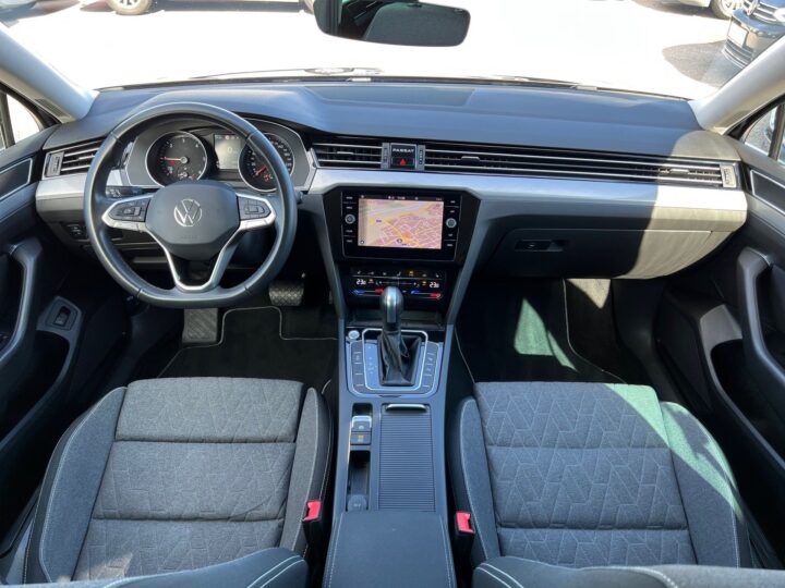 Abbildung Fahrzeugdetailansicht Volkswagen Passat Variant - Nr. 9
