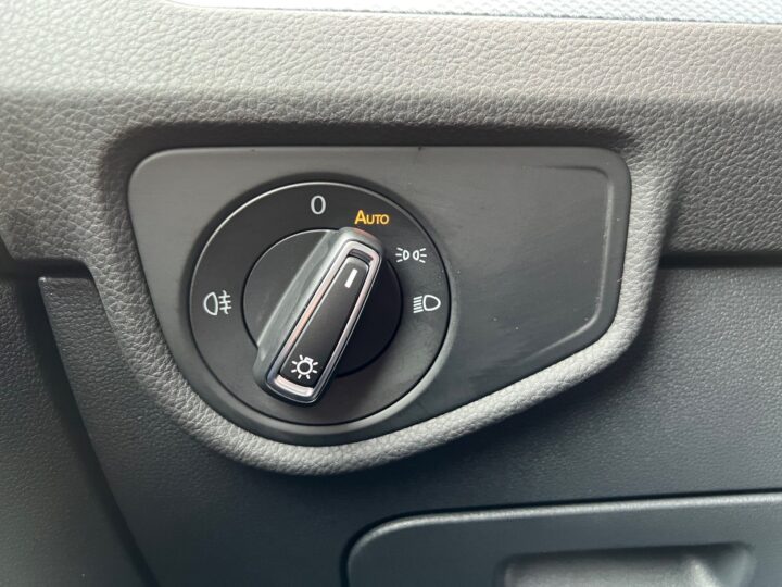 Abbildung Fahrzeugdetailansicht Volkswagen Touran - Nr. 45