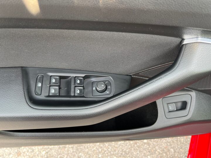 Abbildung Fahrzeugdetailansicht Volkswagen Passat Variant - Nr. 31
