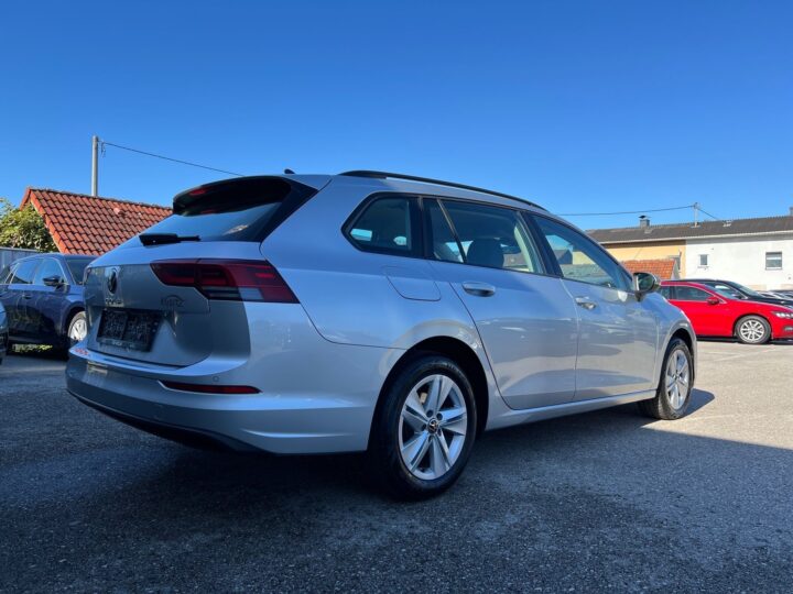Abbildung Fahrzeugdetailansicht Volkswagen Golf Variant - Nr. 2