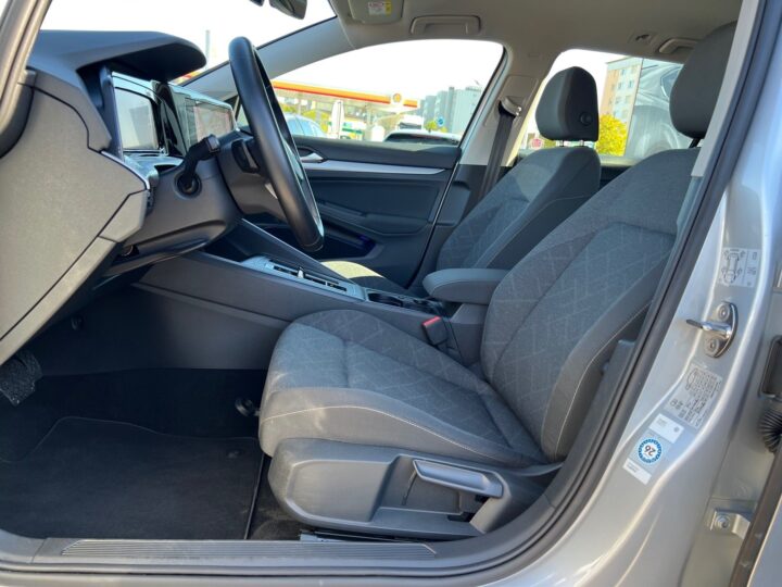 Abbildung Fahrzeugdetailansicht Volkswagen Golf Variant - Nr. 12