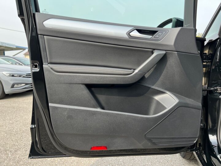 Abbildung Fahrzeugdetailansicht Volkswagen Touran - Nr. 29