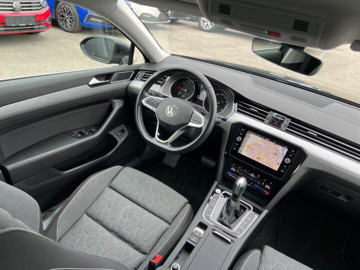 Abbildung Fahrzeugdetailansicht Volkswagen Passat Variant - Nr. 11