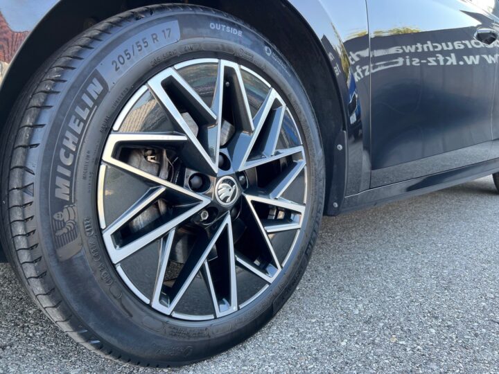 Abbildung Fahrzeugdetailansicht Skoda Octavia - Nr. 37