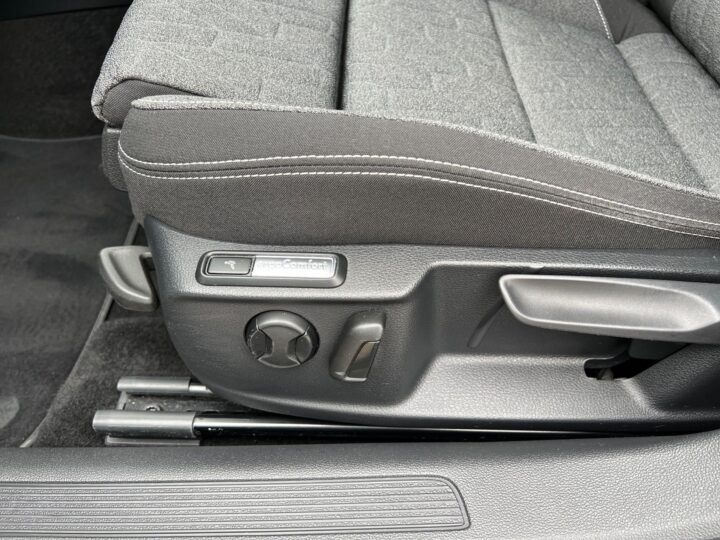Abbildung Fahrzeugdetailansicht Volkswagen Passat Variant - Nr. 32