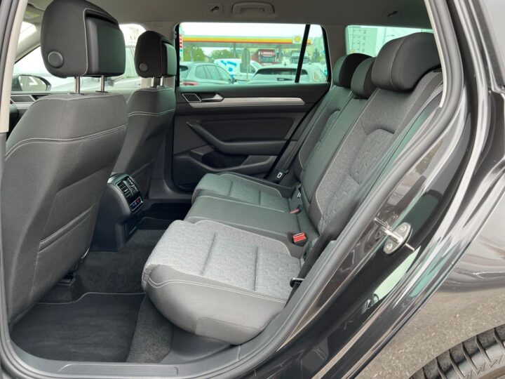 Abbildung Fahrzeugdetailansicht Volkswagen Passat Variant - Nr. 13